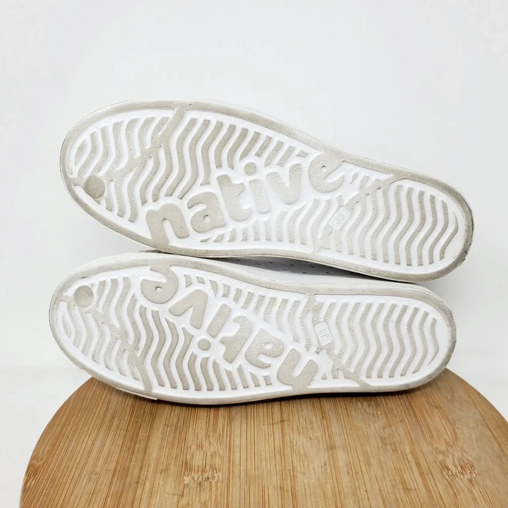 Native Jefferson Shoes Big Kids 3 Girls Boys White Slip On Sandal Play School J3